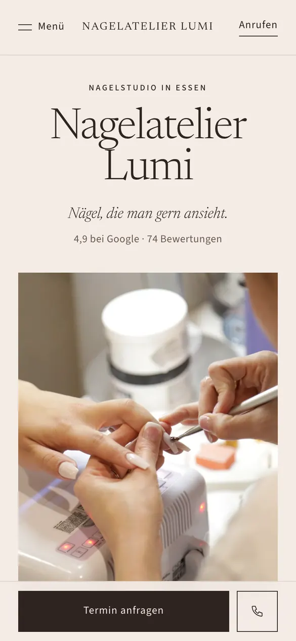 Nagelatelier Lumi auf dem Handy